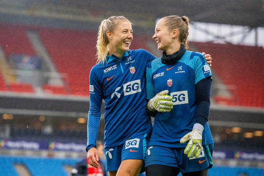 Sophie Román Haug and goalkeeper Aurora Mikalsen of the
