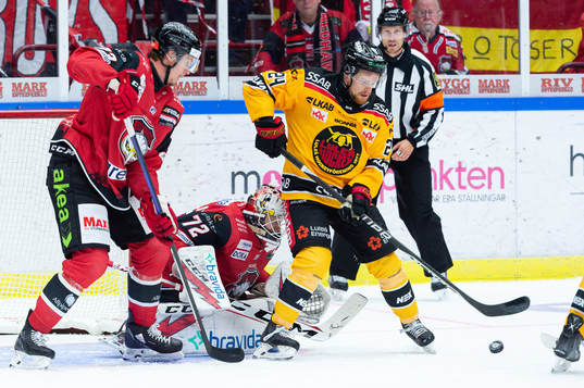 Luleås Brendan Shinnimin oroar framför Malmö Redhawks