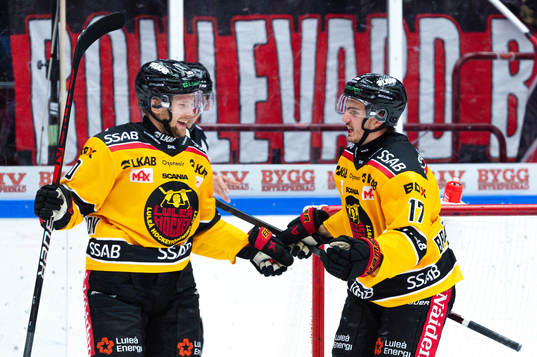 Luleås Einar Emanuelsson och Isac Brännström jublar
