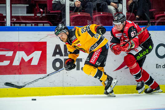 Luleås Brendan Shinnimin mot Malmö Redhawks Fredrik