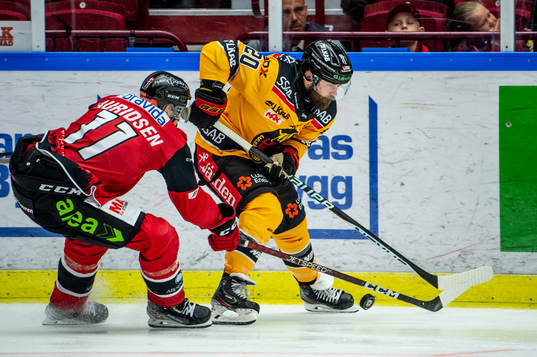 Luleås Jack Connolly mot Malmö Redhawks Markus Lauridsen