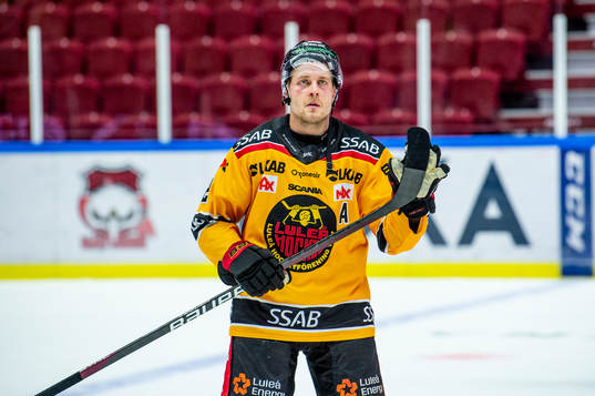 Luleås Juhani Tyrväinen jublar