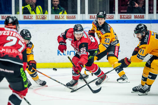 Malmö Redhawks Carl Persson mot Luleås Jesper Sellgren