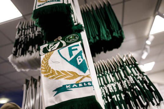 Halsdukar i FBK-shoppen