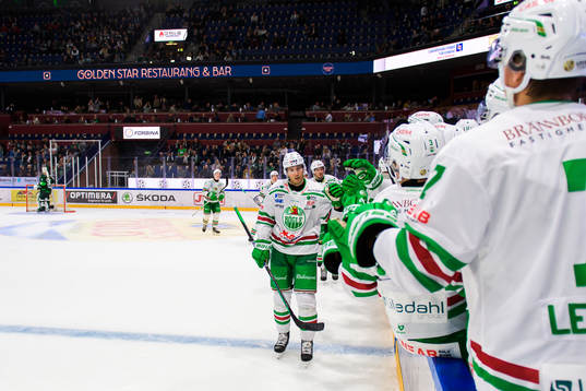 Rögles Adam Tambellini jublar