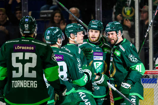 Färjestads Marcus Westfält jublar med Henrik Björklund