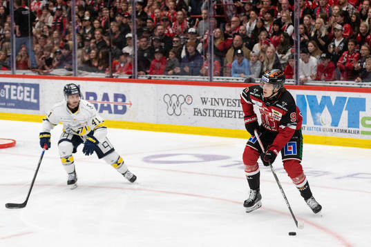 HV71s Chad Billins och Örebros Leo Carlsson