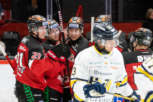 Örebros Linus Öberg jublar