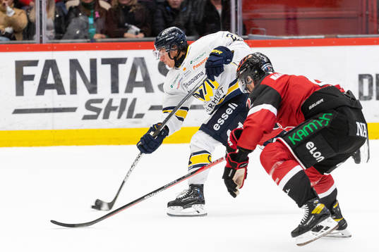 HV71s André Petersson och Örebros Rasmus Rissanen