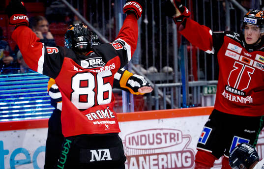 Örebros Mathias Bromé gör 3-0 och jublar med Leo Carlsson