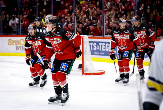 Örebros Leo Carlsson jublar