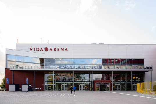 Exteriör vy av Vida arena före ishockeymatchen i SHL