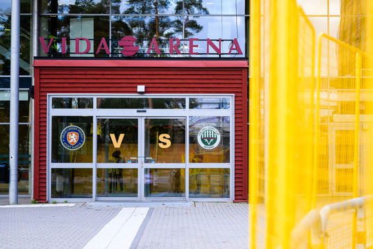 Exteriör vy av Vida arena före ishockeymatchen i SHL