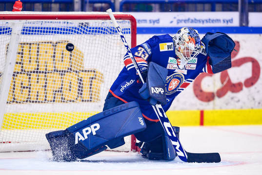Växjös målvakt Emil Larmi när Frölunda gör mål 1-1