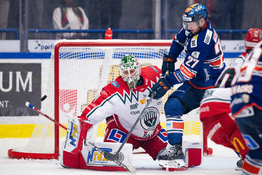 Frölundas målvakt Lars Johansson och Växjös Martin