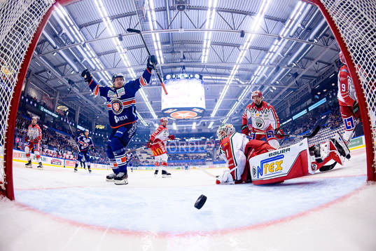 Växjös Joel Kellman jublar