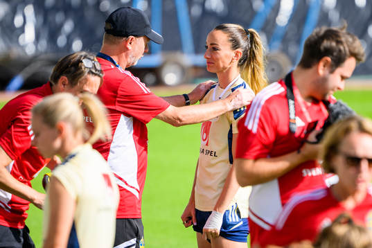 Head coach Peter Gerhardsson and Kosovare Asllani of the