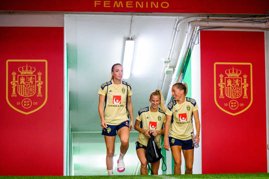 Kosovare Asllani, Sofia Jakobsson and Linda Sembrant of the