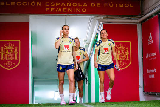 Kosovare Asllani, Sofia Jakobsson and Linda Sembrant of the
