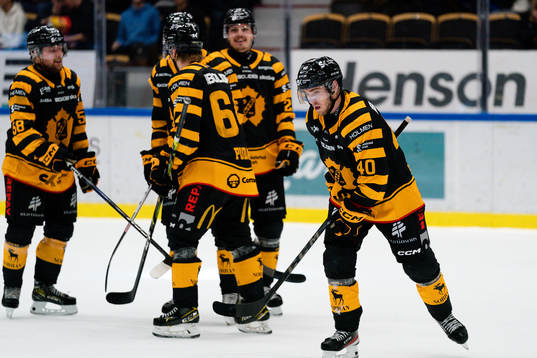 Skellefteås Andreas Wingerli gör 6-2 i tom kasse