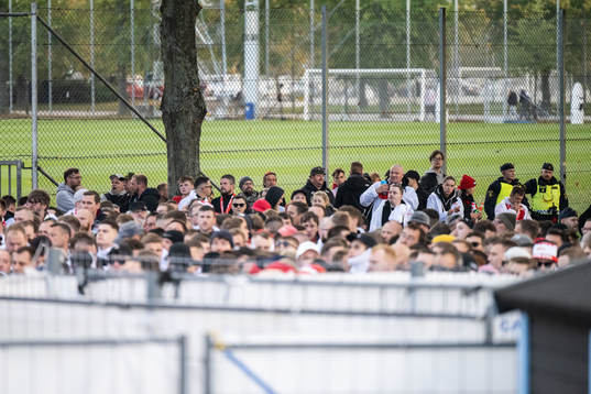 Police with supporters of Union Berlin