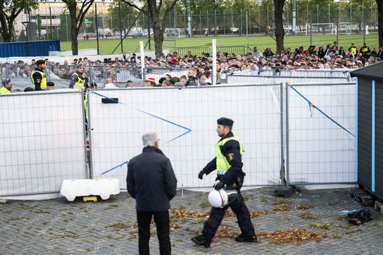 Police with supporters of Union Berlin