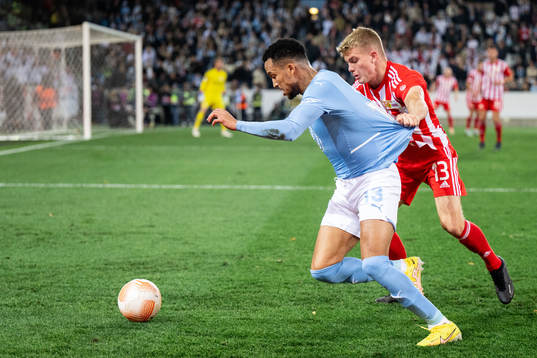 Martin Olsson of Malmö FF and Andras Schäfer of Union