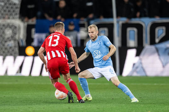 Andras Schäfer of Union Berlin and Oscar Lewicki of Malmö