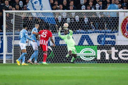 Goalkeeper Ismael Diawara of Malmö FF