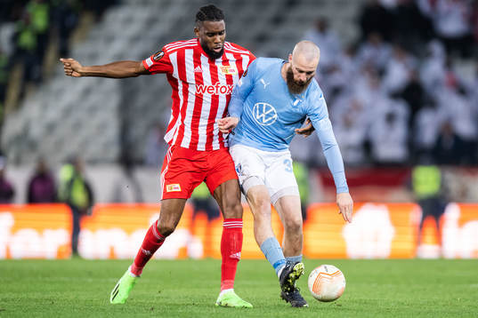 Jordan Siebatcheu of Union Berlin and Jo Inge Berget of