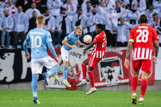 Oscar Lewicki of Malmö FF and Sheraldo Becker of Union