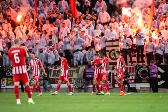 Sheraldo Becker of Union Berlin celebrates with team mates
