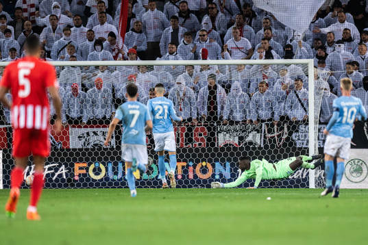 Goalkeeper Ismael Diawara of Malmö FF concedes 0-1