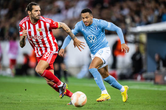 Christopher Trimmel of Union Berlin and Martin Olsson of