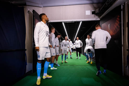 Players of Malmö FF with Oscar Lewicki and Ola Toivonen (m)