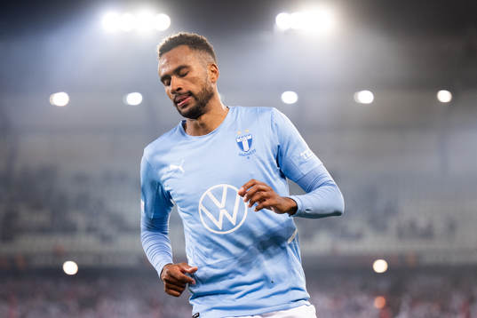 Isaac Kiese Thelin of Malmö FF looks dejected