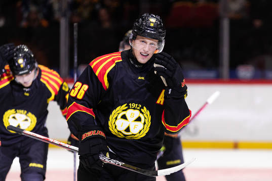 Brynäs Linus Ölund jublar