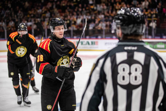 Brynäs Linus Ölund jublar