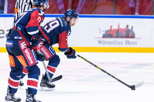 Linköpings Ty Rattie ishockeymatchen i SHL mellan