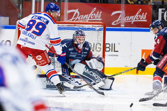 Oskarshamns Patrik Karlkvist och Linköpings målvakt