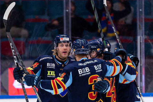 Djurgårdens Olle Liss jublar med Daniel Brodin