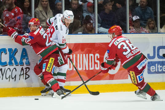 Modos Theo Jacobsson och Sebastian Ohlsson i kamp mot Moras