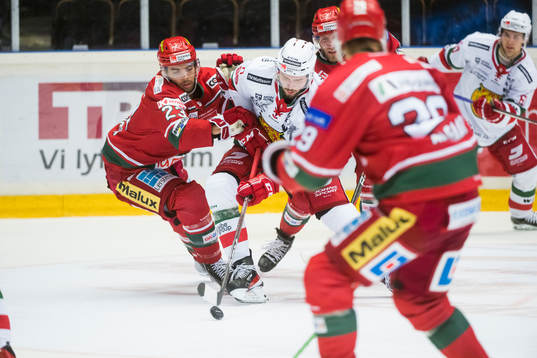 Modos Josh Dickinson Mikkel Aagaard och Josef Ingman mot