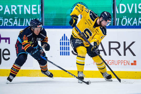 Djurgårdens Tim Söderlund och Södertäljes Daniel Norbe
