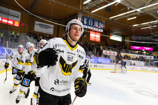 Västerås Gabriel Kangas jublar