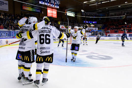 Västerås spelare jublar
