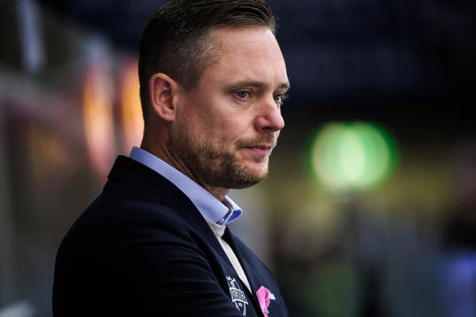 Karlskogas huvudtränare Karl Helmersson