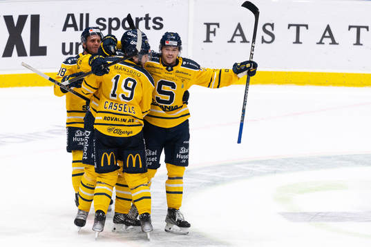 Södertäljes spelare jublar