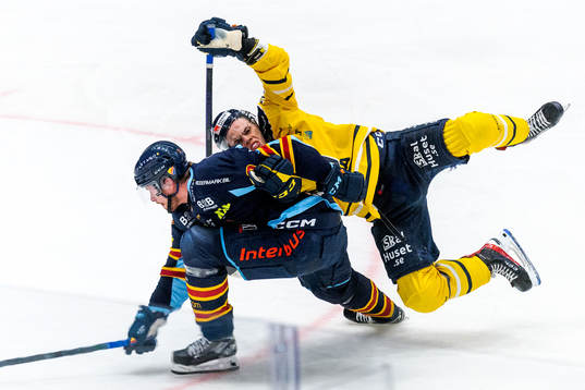 Djurgårdens Linus Arnesson och Södertäljes Albert