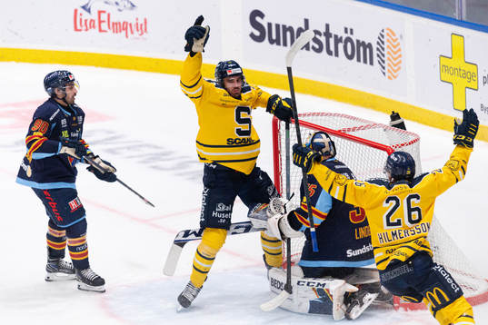 Södertäljes Jacob Dahlström och Olle Hilmersson jublar